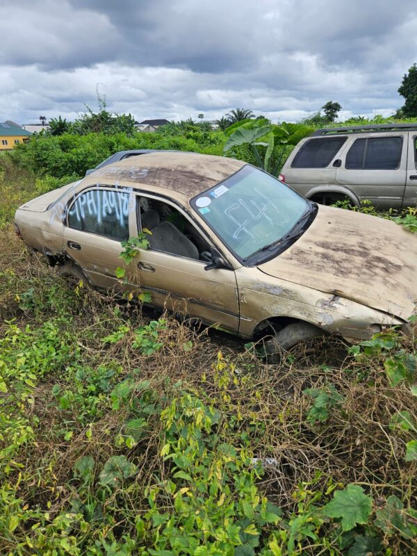 ....ADC/PH/AU/083 (GOLD COLOUR TOYOTA COROLLA)