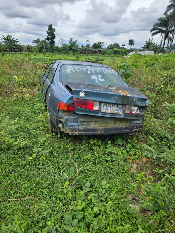 ....ADC/PH/AU/096 (BLUE TOYOTA CAMRY)