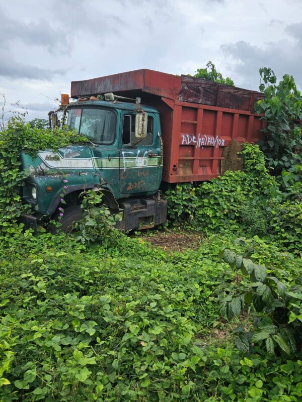 ....ADC/PH/AU/108 (MACK TIPPER RED/GREEN COLOUR)