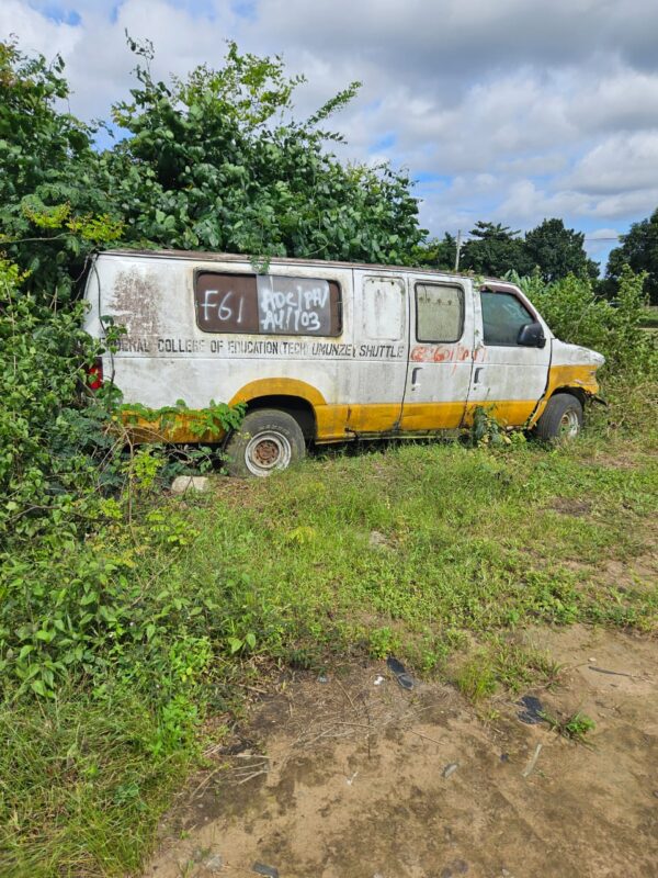 ....ADC/PH/AU/103 (FORD BUS WHITE/ORANGE COLOUR)