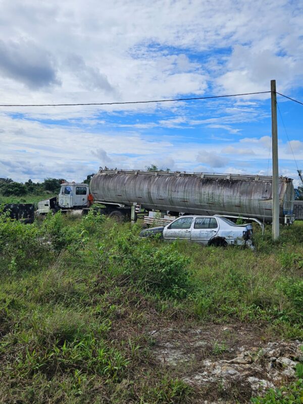 ....ADC/PH/AU/102 (WHITE HEAD AND BODY MAXK TANKER) - Image 2